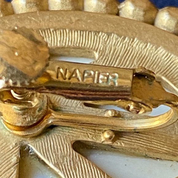 🎀 Napier Vintage Gold tone Cream Color Beaded Edge Clip On Earrings - Picture 8 of 10